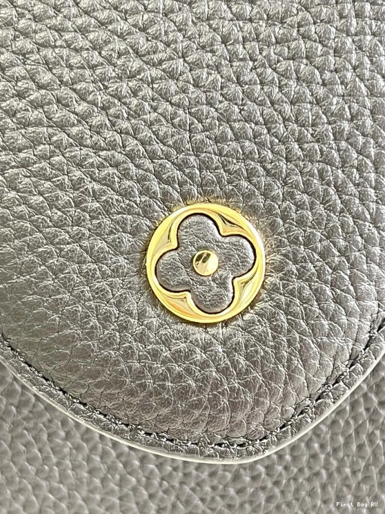 First bag LOUIS CAPUCINES VUITTON MM 0804
